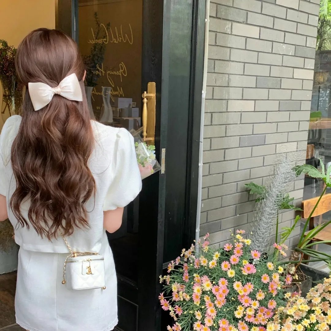 黑暗中的两个人
