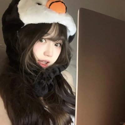 九顶假发的女孩